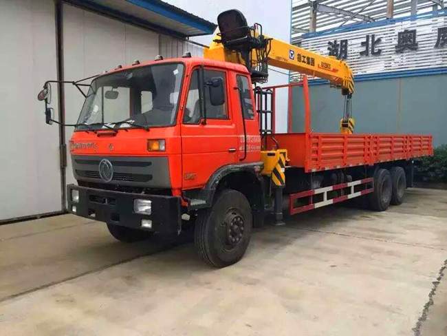 東風153后八輪隨車吊