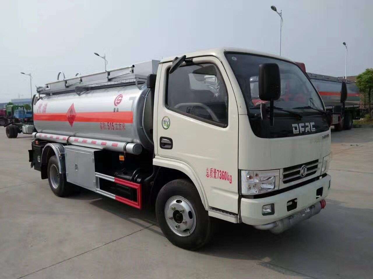 國五東風(fēng)5噸小型加油車