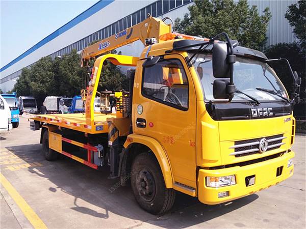 東風(fēng)多利卡帶吊一拖二清障車