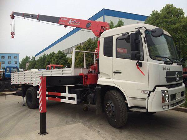 東風(fēng)天錦5.8米隨車(chē)吊
