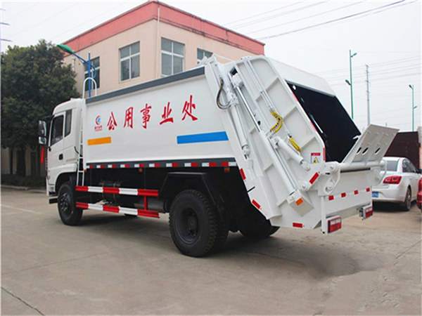 國(guó)五東風(fēng)D913或153壓縮式垃圾車