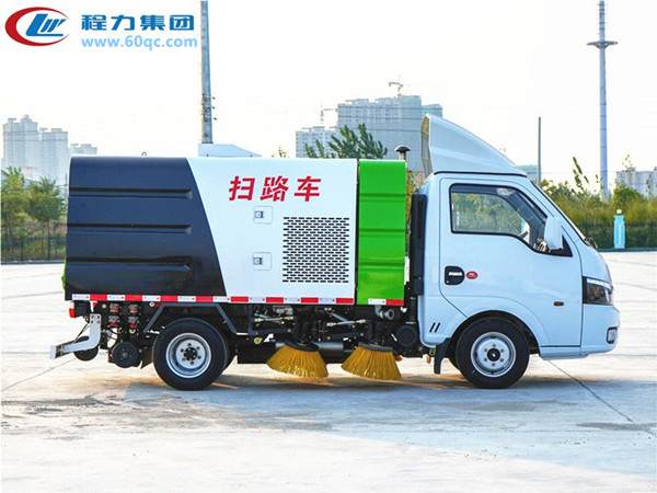 東風途逸3方掃路車