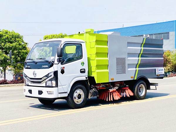 東風多利卡6方掃路車