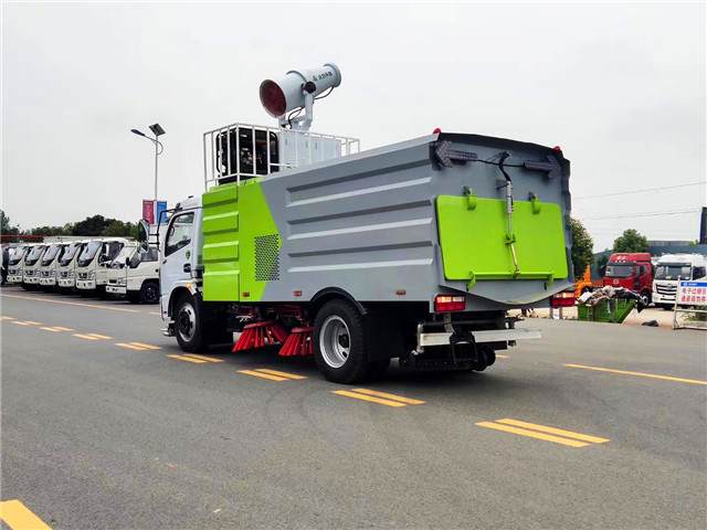 東風福瑞卡8方掃路車