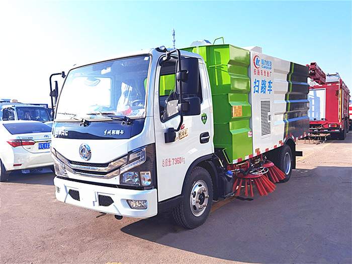 國(guó)六東風(fēng)多利卡5方掃路車