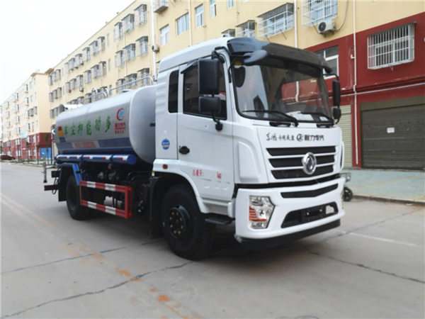 東風D3灑水車帶霧炮